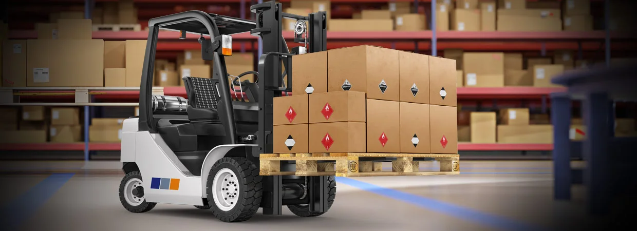 Transpalette avec boites de produits dangereux